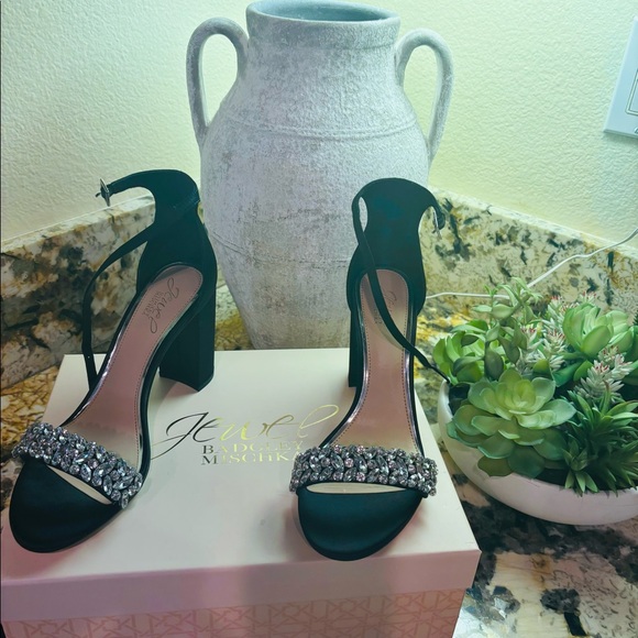 NEW Beautiful Badgley Mischka Jewel High Heels Size 8 - Picture 2 of 6